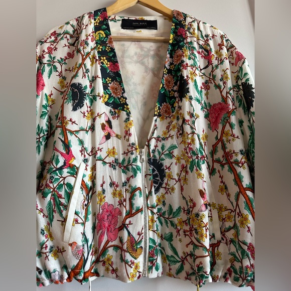 Flowy Zara loose jacket with kimono style sleeves. - Picture 4 of 6